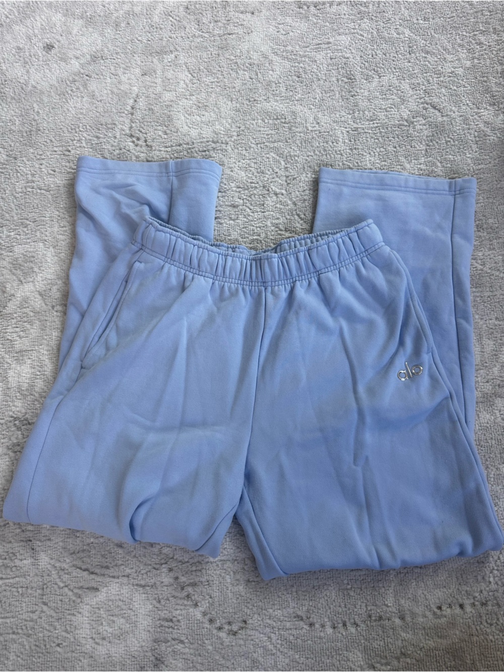 NEW - Alo Accolade Straight leg sweatpants, Light Blue, Medium - Picture 5 of 10